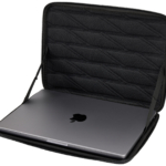 Small-Thule_Gauntlet_4_TGSE2358_Black_FS_01_3204902